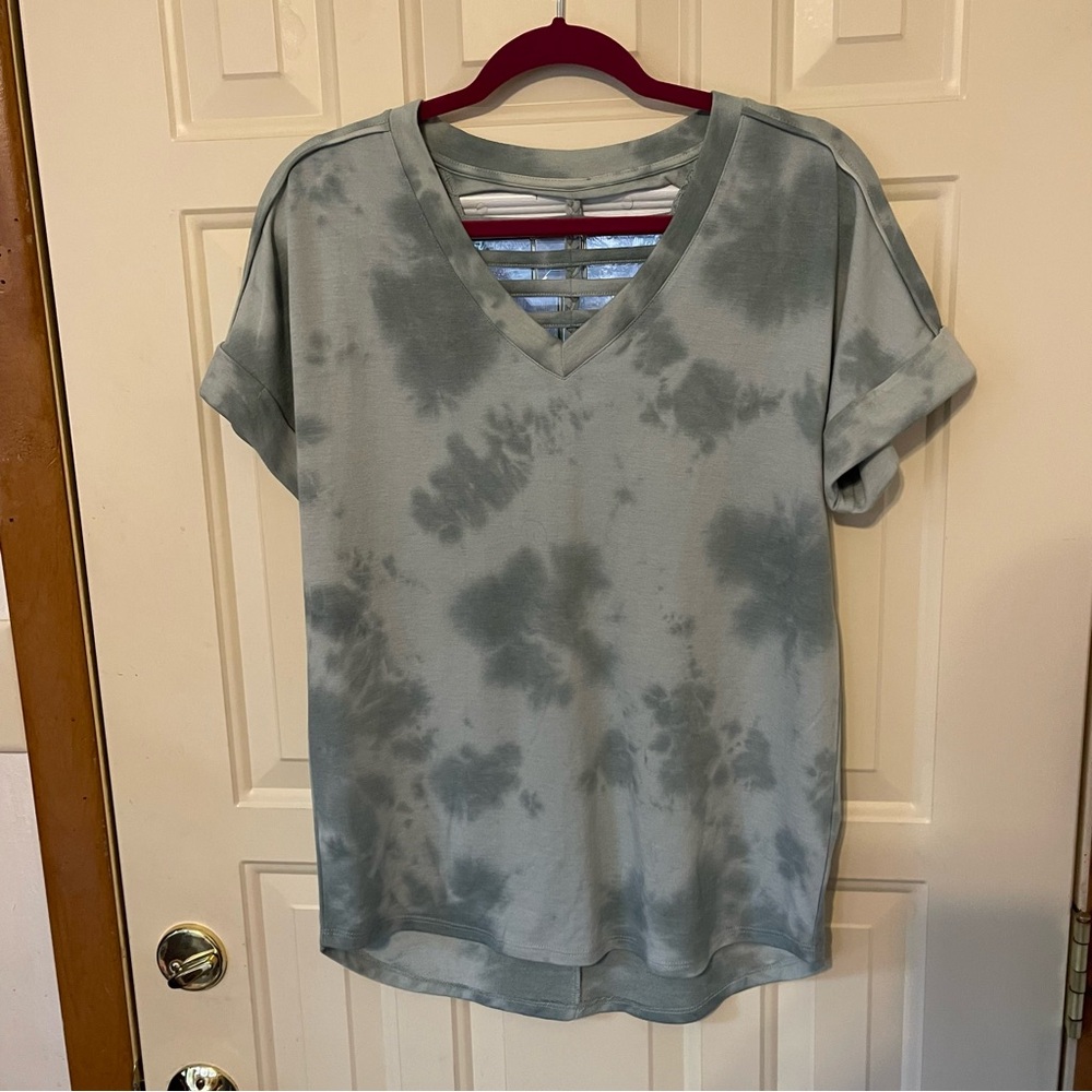 NWT CupioJadeite Tie-Dye V-Neck Short Sleeve Top